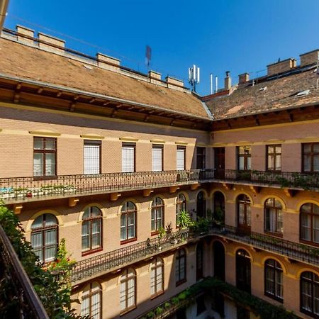 The Opulent Oasis By Newave Apartments Budapest Esterno foto