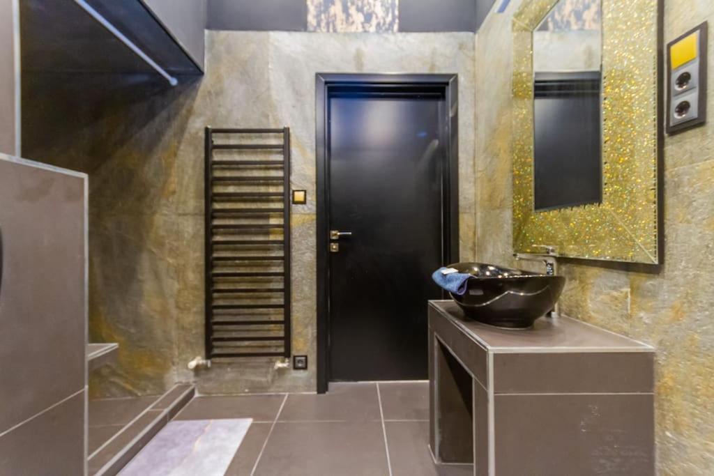 The Opulent Oasis By Newave Apartments Budapest Esterno foto