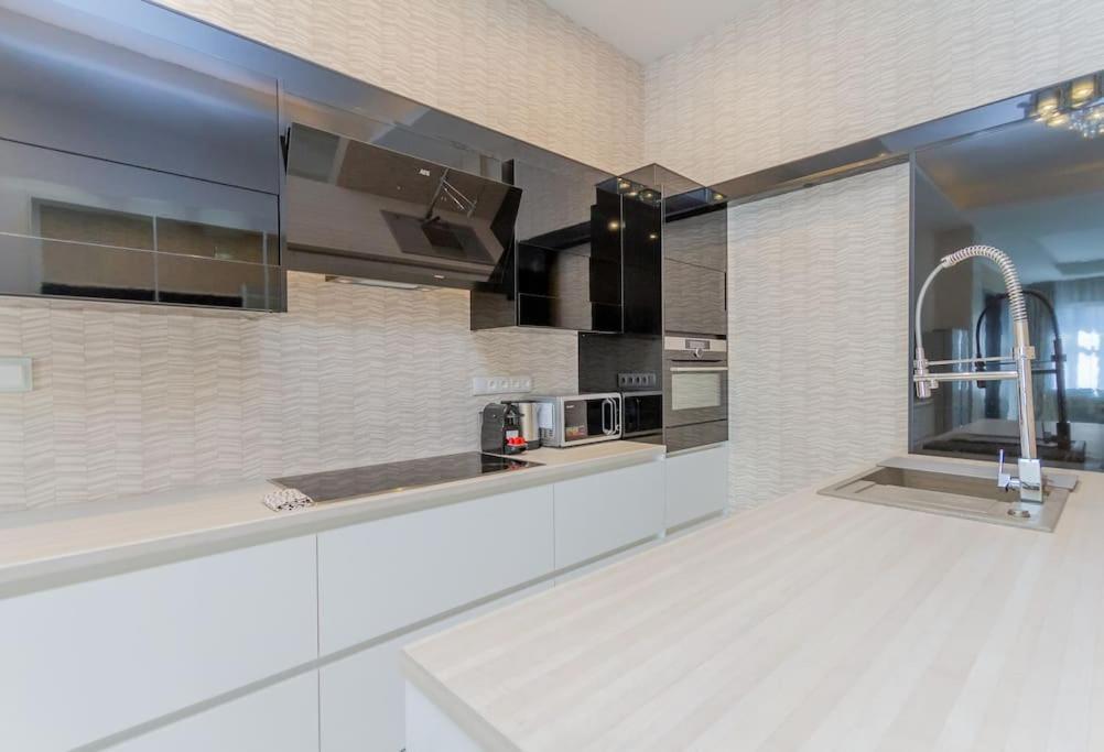 The Opulent Oasis By Newave Apartments Budapest Esterno foto