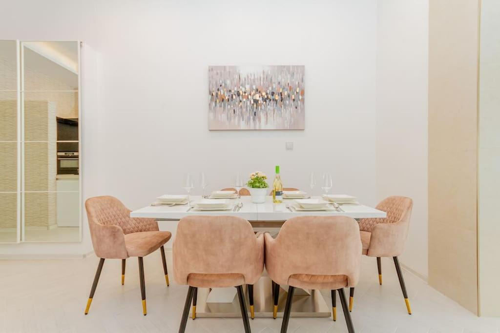 The Opulent Oasis By Newave Apartments Budapest Esterno foto