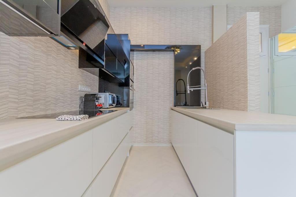The Opulent Oasis By Newave Apartments Budapest Esterno foto