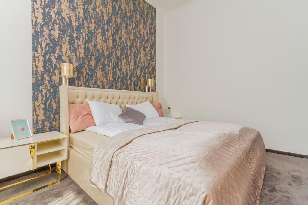 The Opulent Oasis By Newave Apartments Budapest Esterno foto